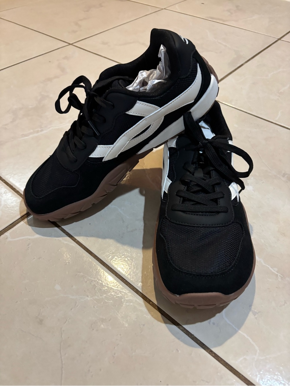 Men's Black and White EU/43, Hareball-wide toe sneakers New